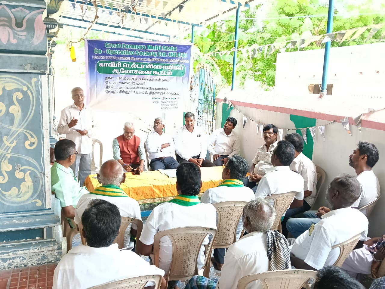 Delta Coordinator addressing farmers leaders